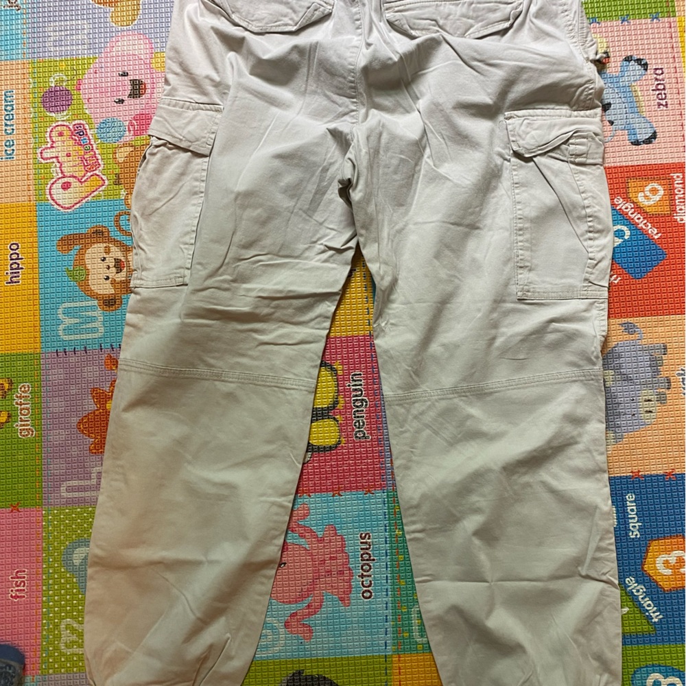 Cargos - Picture 2 of 3